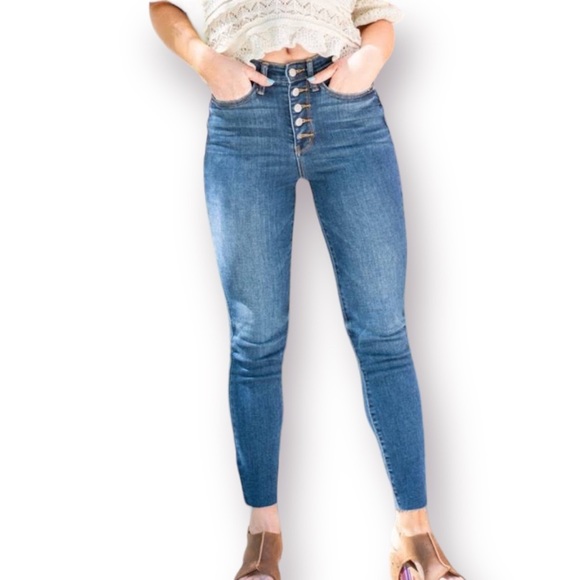 Old Navy | Exposed Button Ankle Jeans - Picture 1 of 9